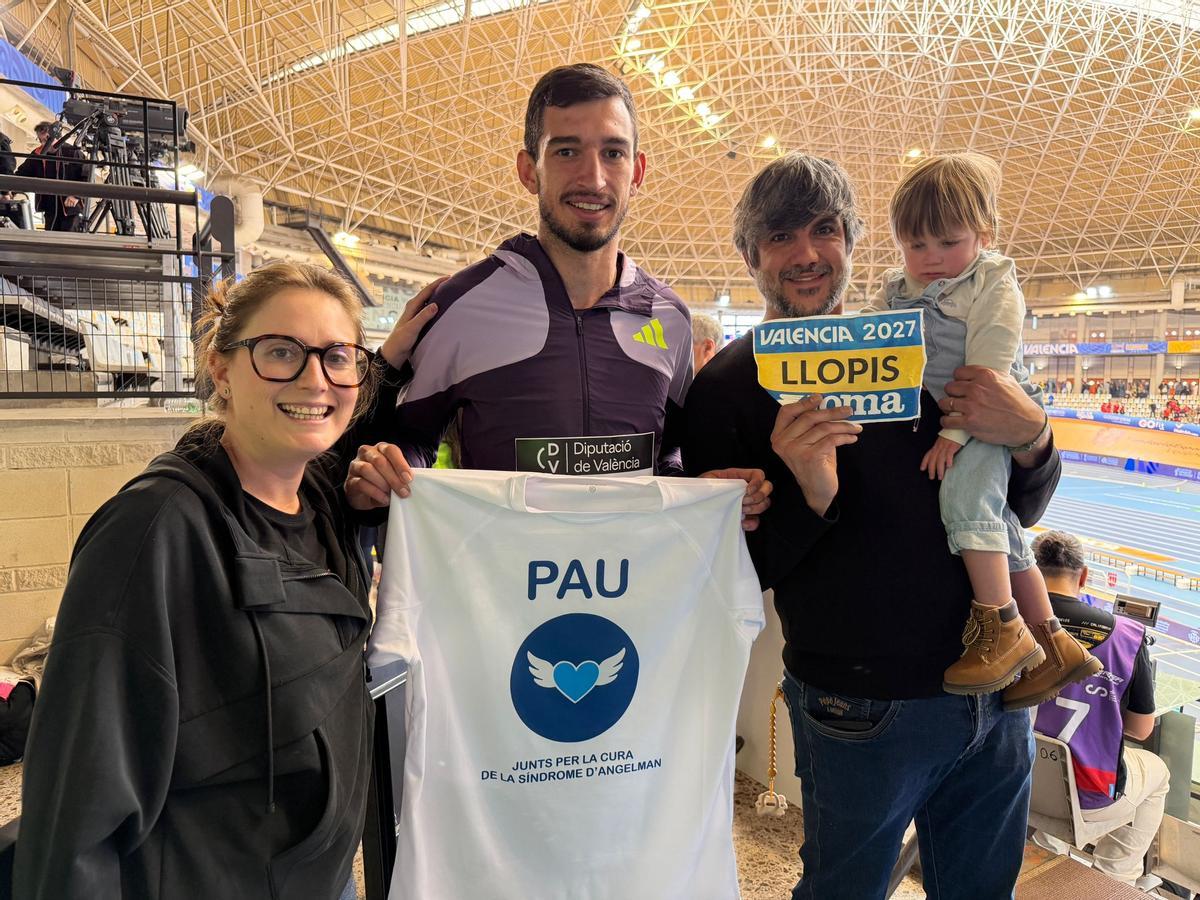 Llopis con Pau y su familia, en el Nacional