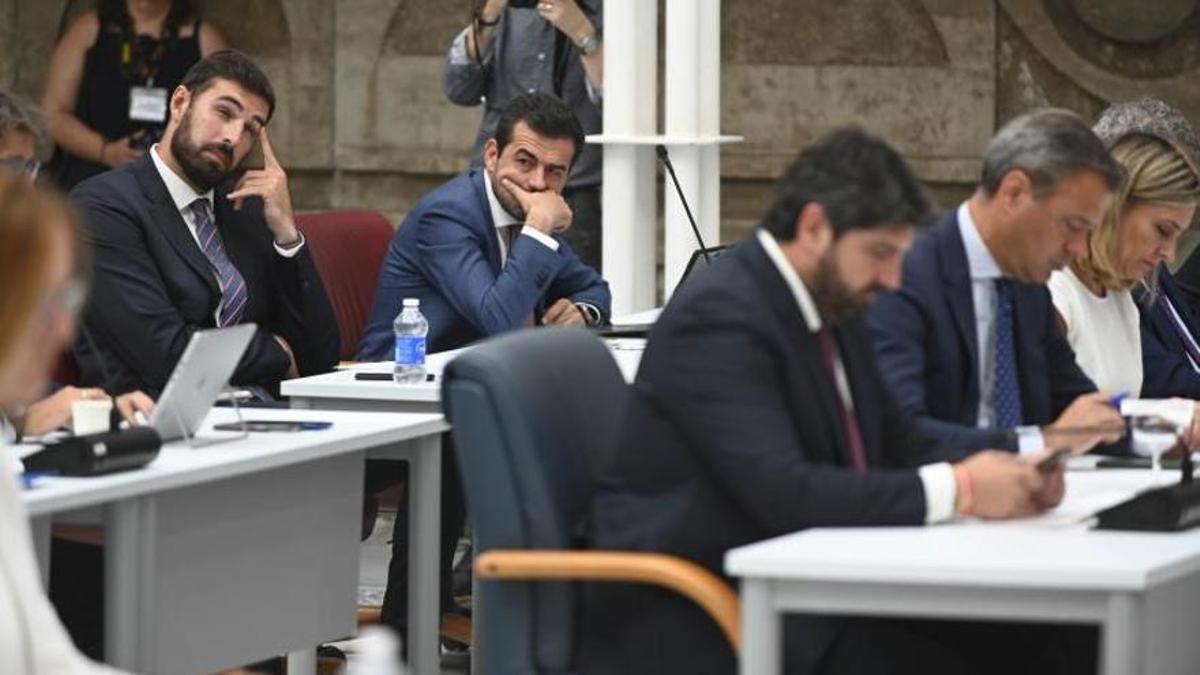 José Á. Antelo y Rubén Martínez, a la izquierda, y Fernando López Miras y Marcos Ortuño, a la derecha. José Á. Antelo y Rubén Martínez, a la izquierda, y Fernando López Miras y Marcos Ortuño, a la derecha.