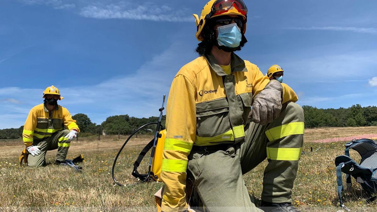 Equipo de bomberos forestales.