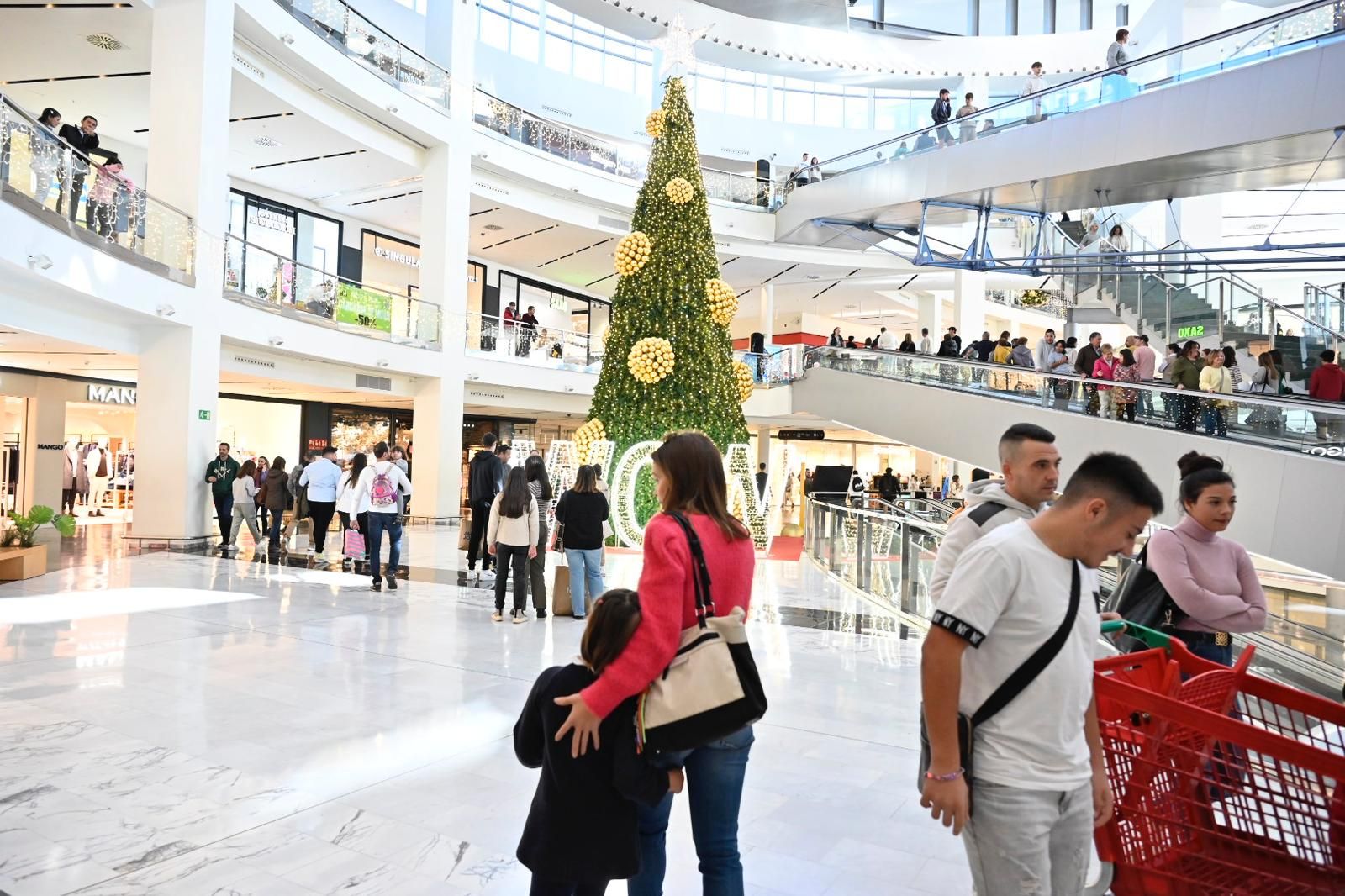 Castellón disfruta de un festivo de compras navideñas