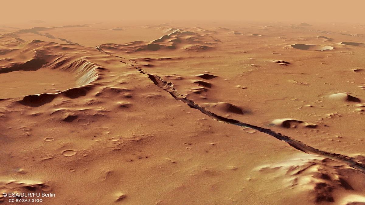 Una de las fracturas que forman el sistema Cerberus Fossae de Marte.