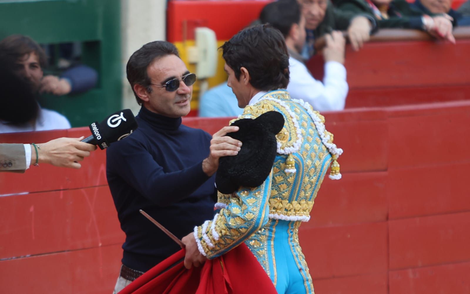 Vicente, Carmen Lomana y Enrique Ponce en la corrida de toros del 16 de marzo en València