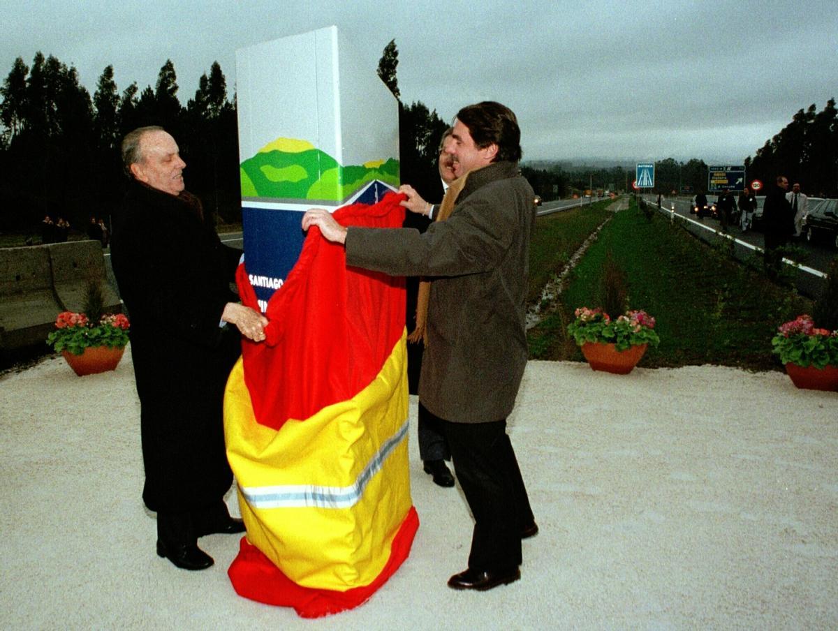 Fraga y Aznar inauguran el primer tramo de la A-54 en 1999