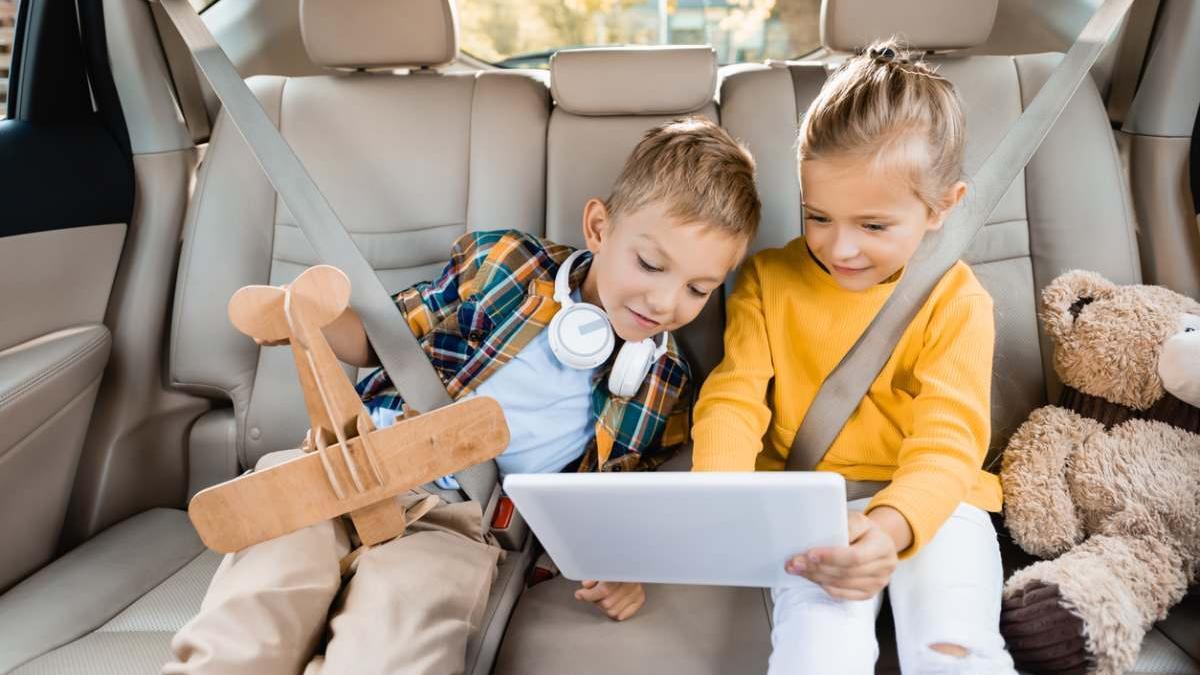 Amazon rebaja la mesa de viaje para entretener a los niños que vende más de 100 unidades al mes