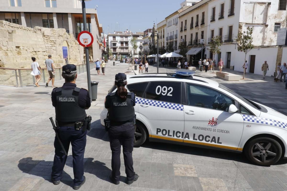 FOTOS: Minutos de silencio. Córdoba con Barcelona.