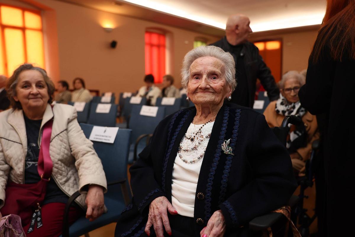 Homenenaje a los centenarios langreanos