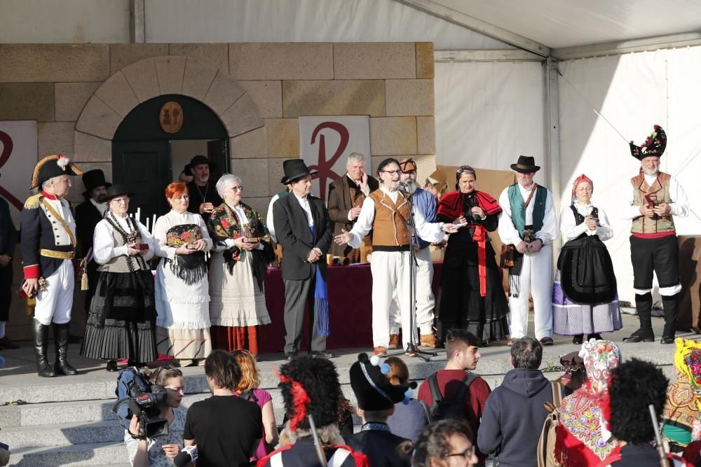 La Reconquista 2019 queda inaugurada con la representación de la destitución del alcalde afrancesado Vázquez Varela en la Praza do Berbés.