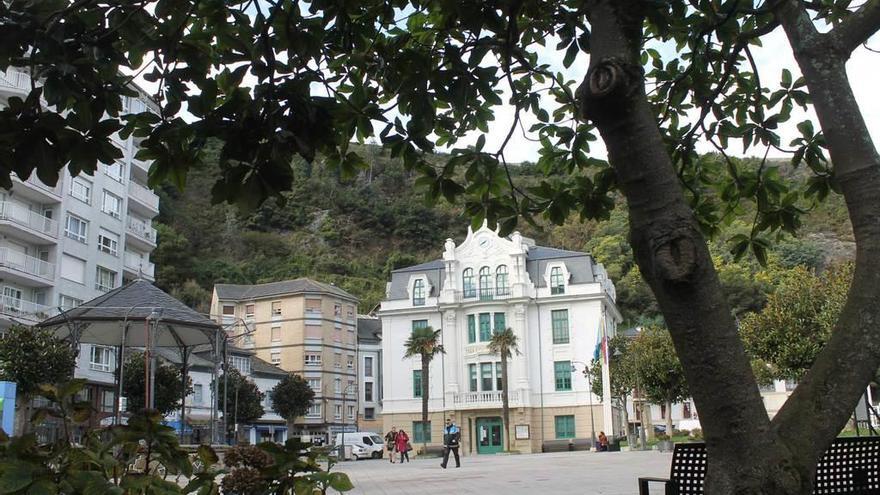 Plaza Alfonso X el Sabio, con el Ayuntamiento al fondo.