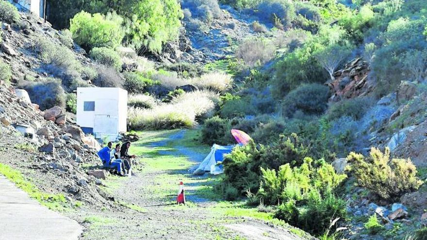 Migrantes en el barranquillo de Amadores, en Mogán.