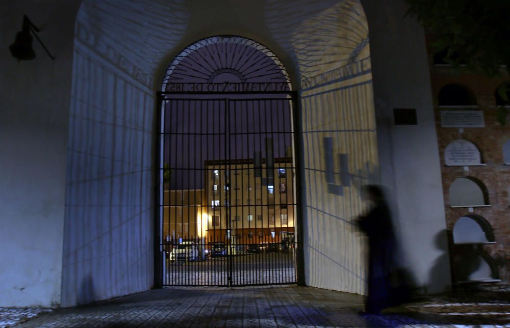 El grupo de teatro de Eduardo Nieto ofreció el pasado fin de semana 'Tiempo de misterio', una visita teatralizada al Cementerio de San Miguel