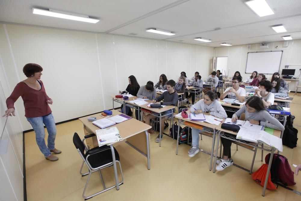 L'alumnat de l'institut Pla de l'Estany ja fa classes al barracó