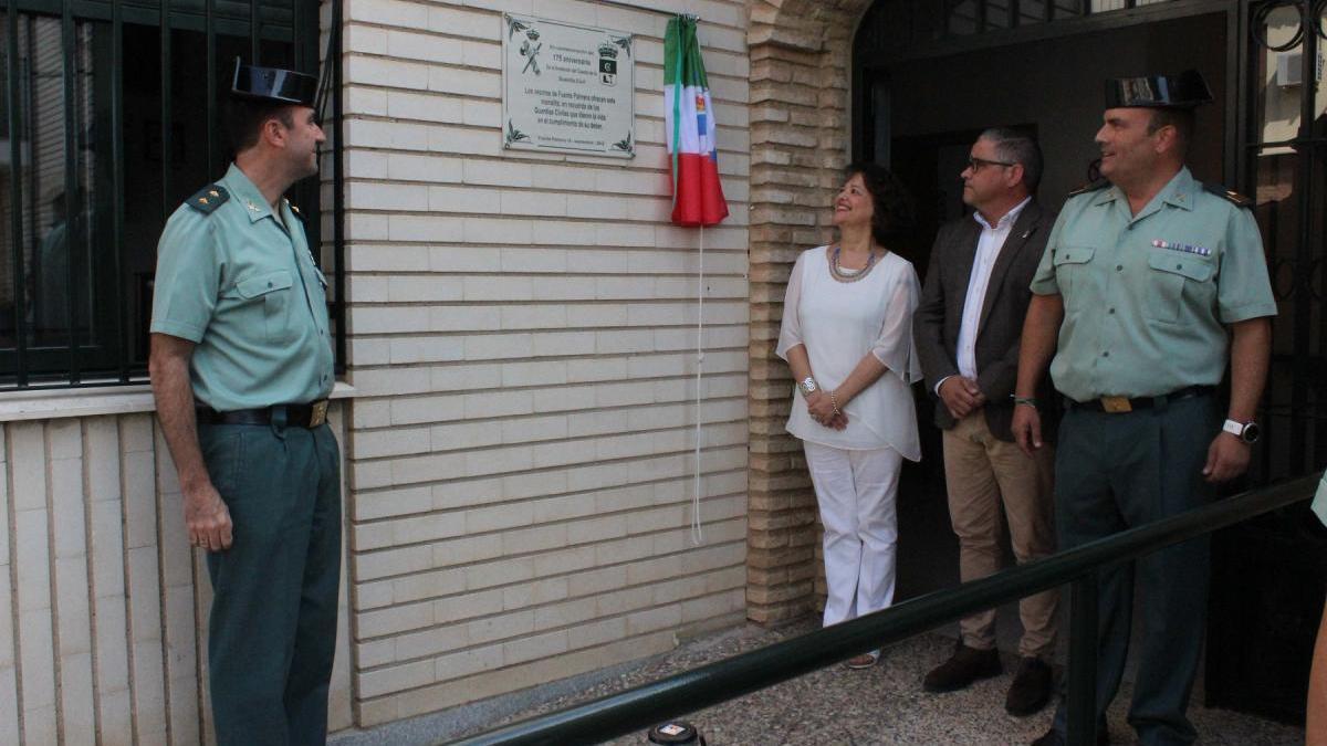 Fuente Palmera inaugura un monolito en honor de los guardias civiles fallecidos en acto de servicio