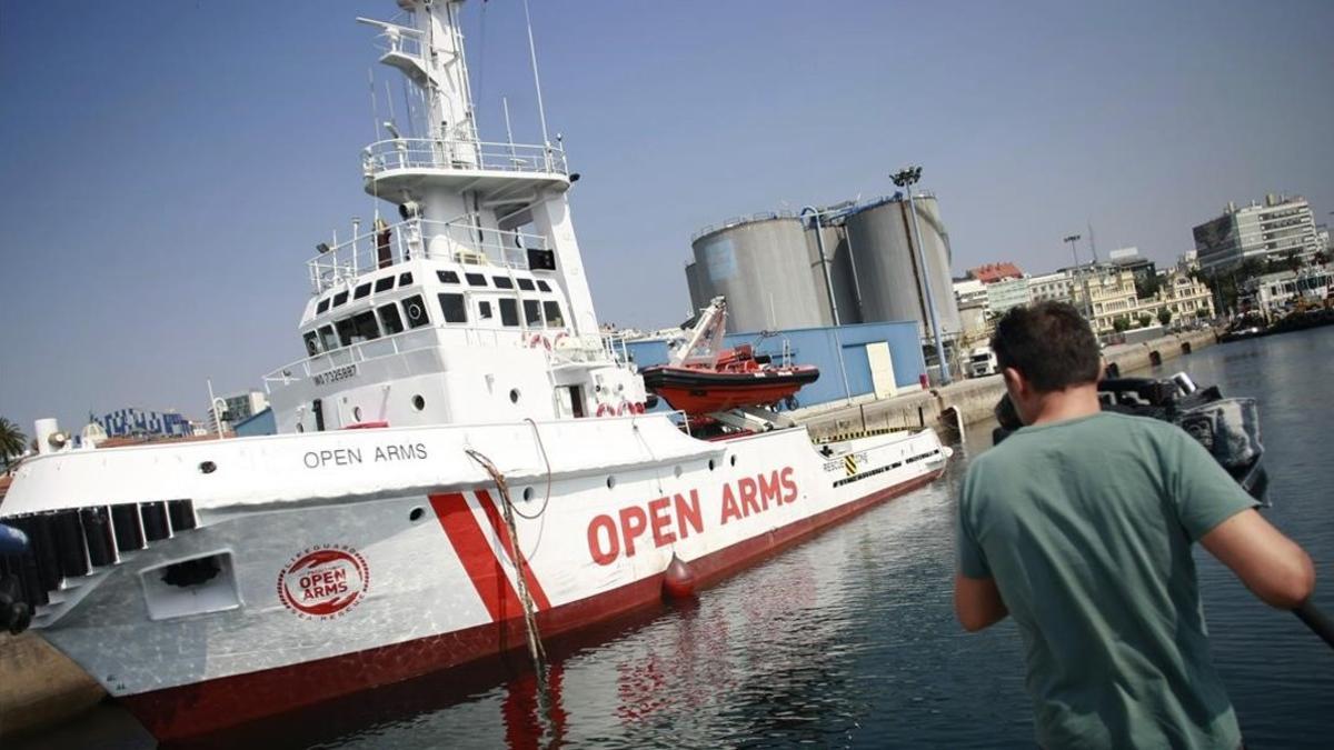 El nuevo barco insignia de la oenegé catalana Proactiva Open Arms, el 'Open Arms',  un remolcador de altura remodelado durante los ultimos meses en Galicia, presentado en el puerto de A Coruna.