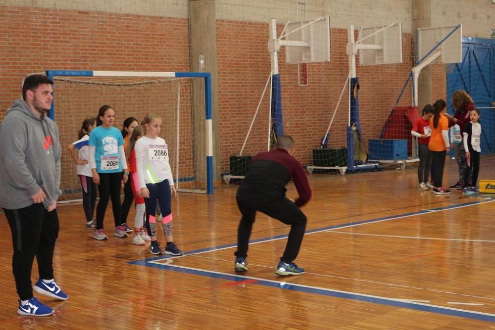 Jugando al atletismo en Alcantarilla