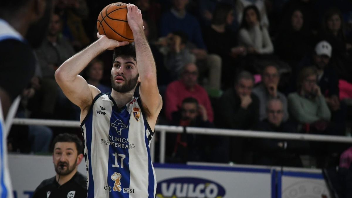 Álex Hardinguey, en un partido con el Ciudad de Ponferrada