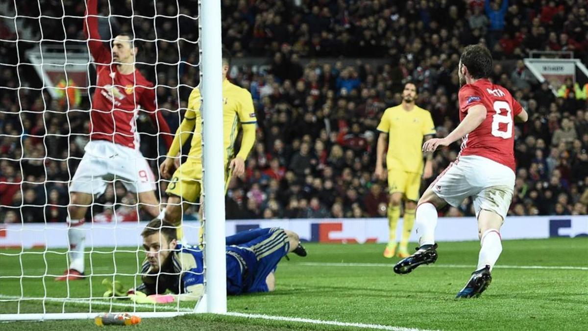 El gol de Juan Mata clasificó al United para los cuartos de final de la Europa League