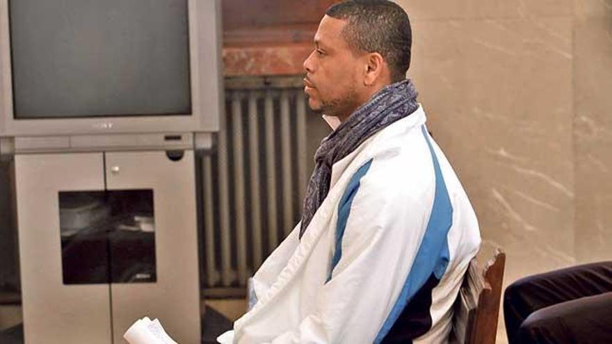 El autor del crimen de Maó durante el juicio con jurado.