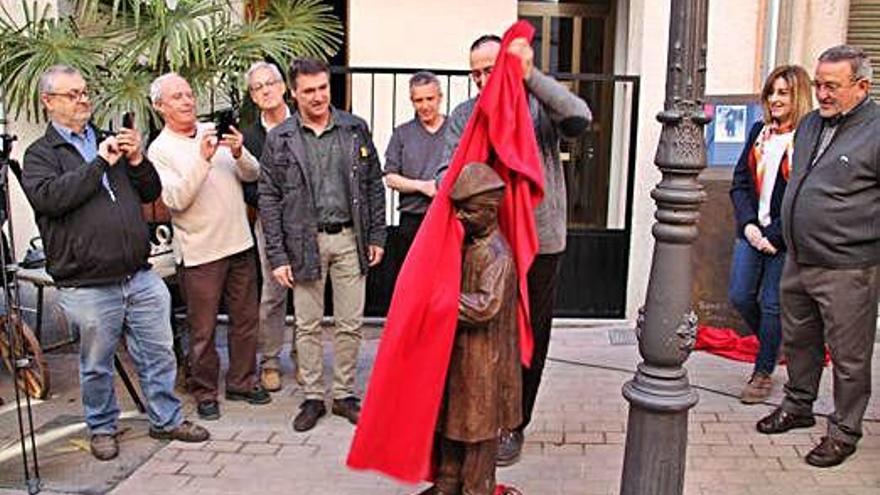 Sant Hilari Sacalm dedica una estàtua a en Jaumet del Flabiol