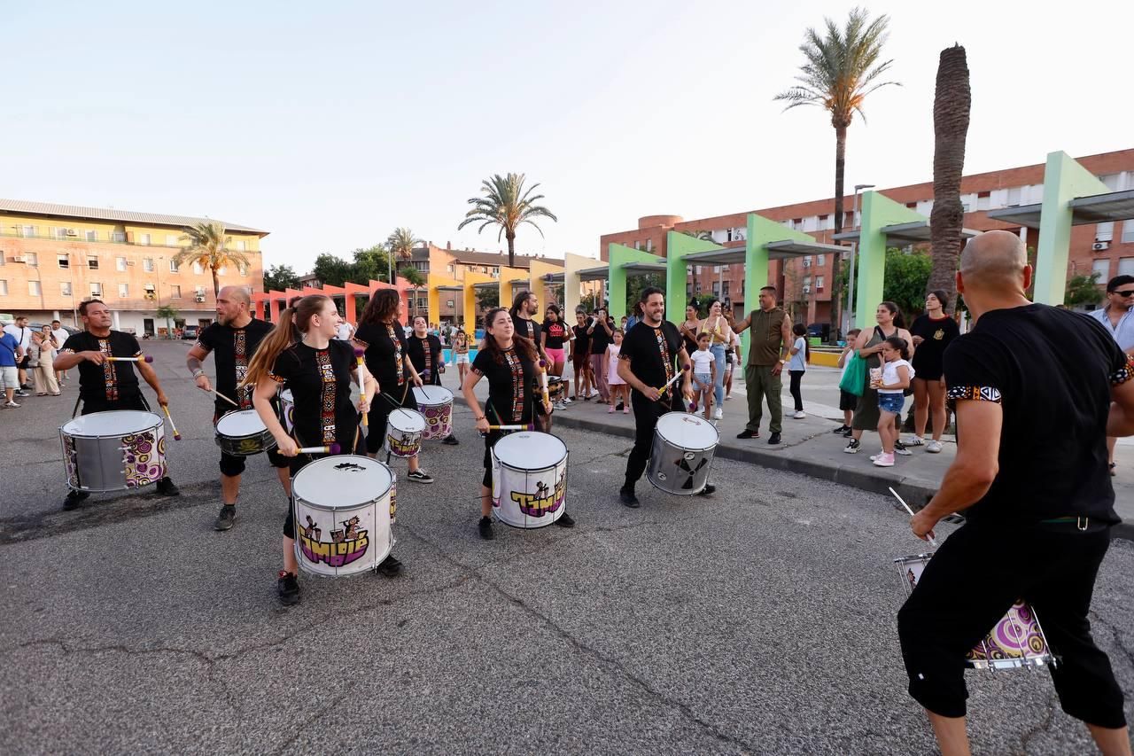 Las Palmeras homenajea a catorce estudiantes