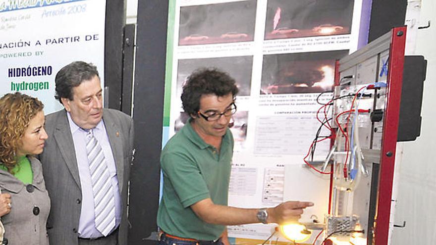 El alcalde de Arrecife junto a Enrique Gómez en la Feria.