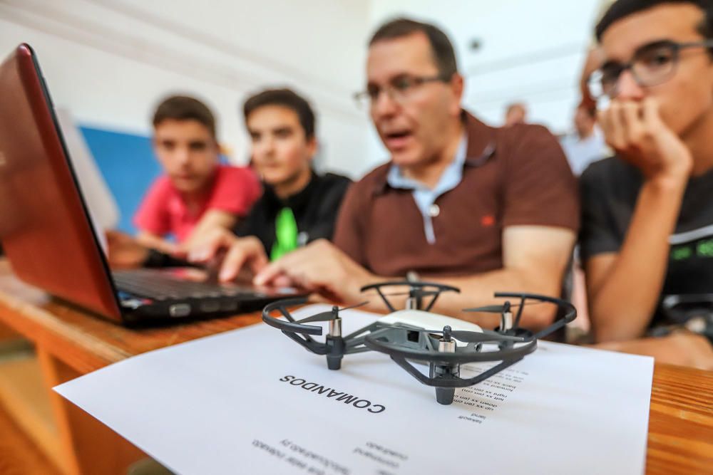 Taller de programación de drones en el IES El Palm