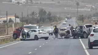 Cuatro heridos tras una aparatosa colisión de varios vehículos en Fuerteventura
