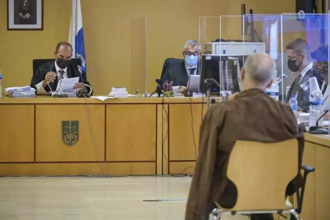 El TSJC rebaja a dos años la condena del exjefe contabilidad Recinto Ferial Tenerife