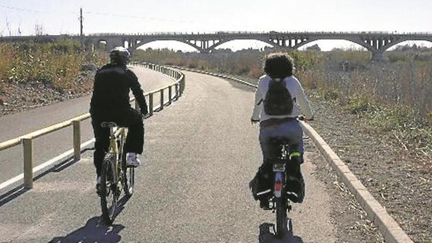 Idean dos rutas cicloturistas unidas al carril bici urbano