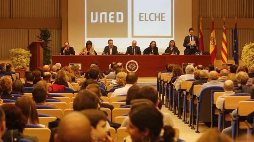 La UNED de Elche supera los 4.000 estudiantes en su 40 aniversario