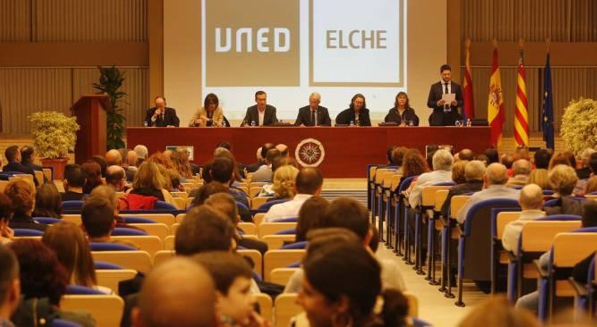 La UNED de Elche supera los 4.000 estudiantes en su 40 aniversario