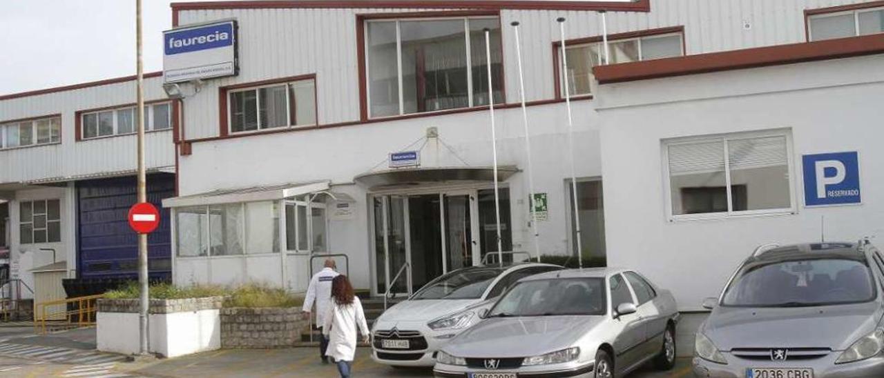 Exterior de las instalaciones de Faurecia en el Polígono de O Caramuxo. // Adrián Irago