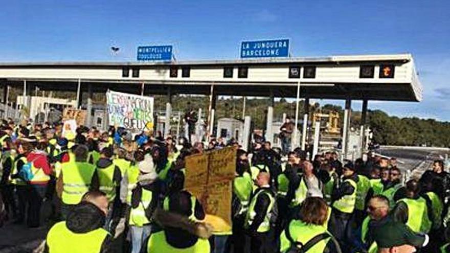 Les protestes a França van enfonsar la producció i el consum.