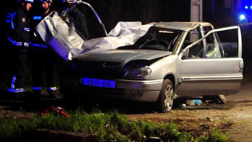 Fallece una joven de 21 años de Tremoedo en una salida de vía en la carretera de Oubiña