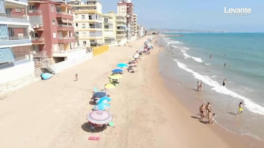 Tavernes de la Valldigna recupera su playa seis meses después del temporal más devastador de su historia