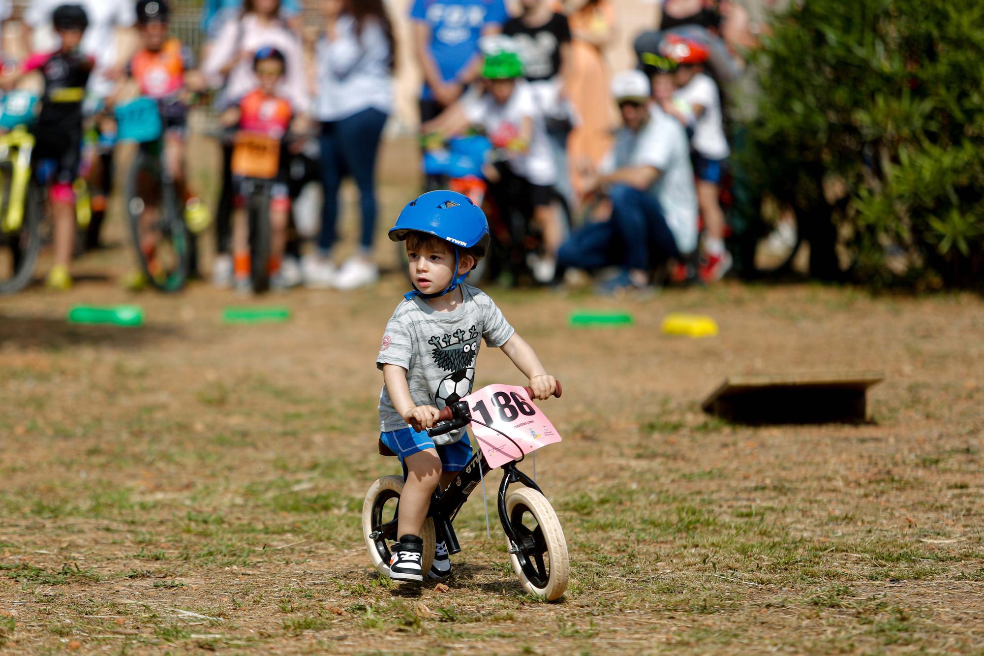 Los más pequeños de Ibiza aprenden a manejar con Bicykids