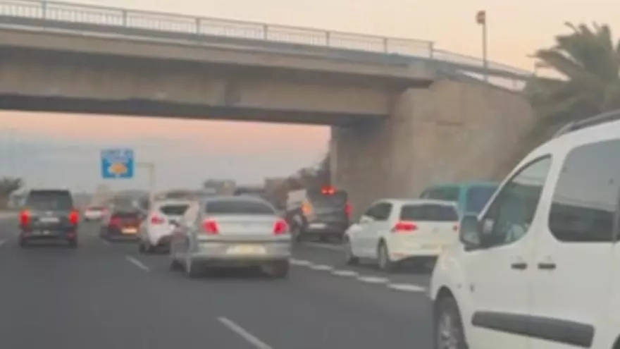 Un conductor circula en dirección contraria en la GC-1