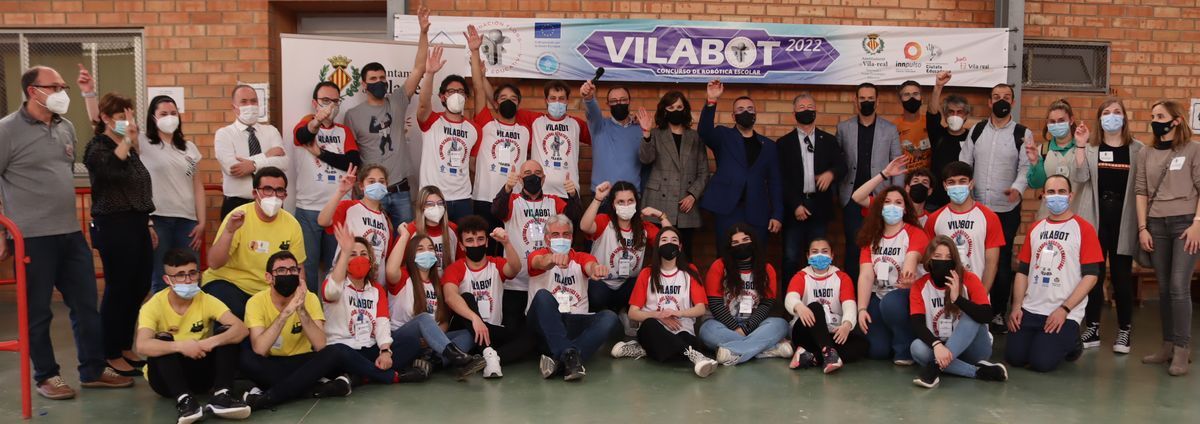 El alcalde Benlloch no ha querido faltar a su cita con la competición Vilabot que organiza el colegio Fundación Flors.