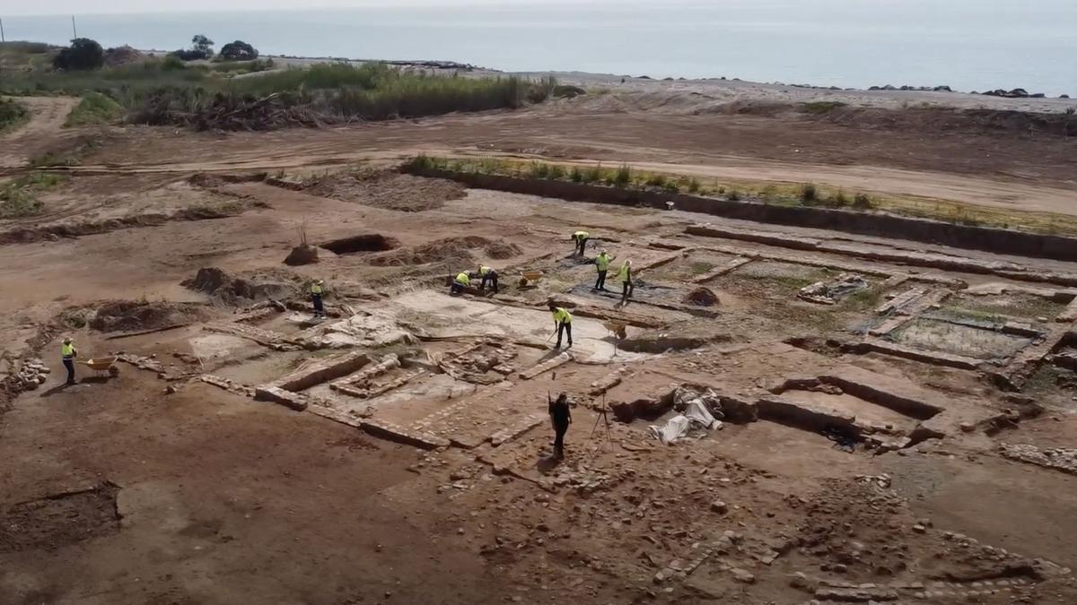 La villa de Sant Gregori está situada a unos 75 metros de la costa de Burriana (por eso es considerada marítima) y sus construcciones están datadas entre el cambio de era y el siglo IV d. C