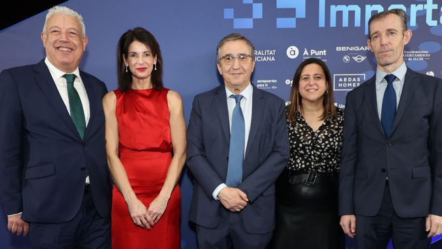 El secretario autonómico de Educación, Daniel McEvoy; la directora general de Formación Profesional, Marta Armendia; el conseller de Educación, José Antonio Rovira; la directora general de Innovación Educativa, Xaro Escrig; y el director general de Centros Docentes, Jorge Cabo.