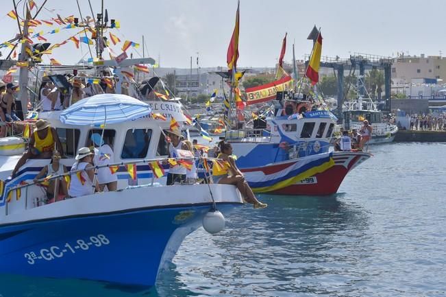 Procesión marítima de la Virgen del Carmen ...