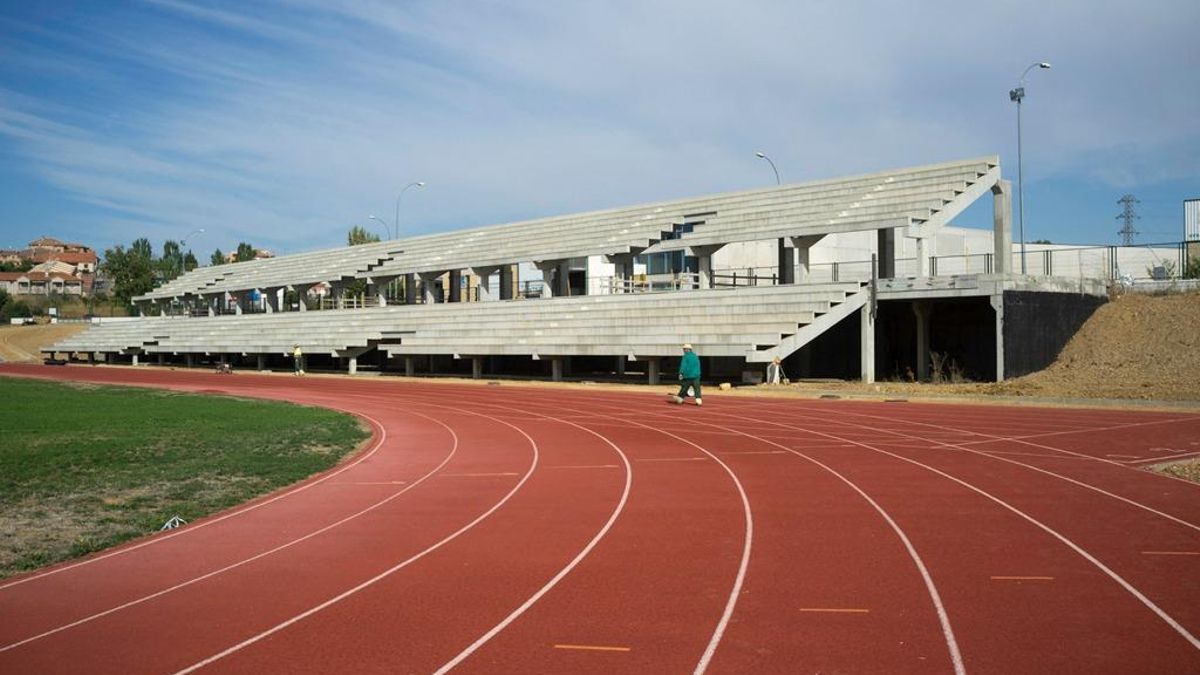 Pistas de atletismo en lo que inicialmente se llamó ciudad deportiva. En la zona se instalarán dos pistas de pádel cubiertas.