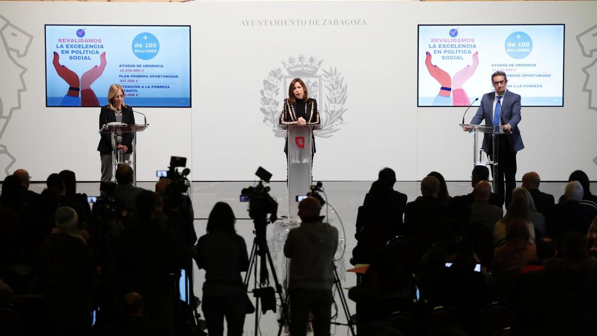Blanca Solans, Natalia Chueca y Julio Calvo, en la rueda de prensa de presentación de los presupuestos.
