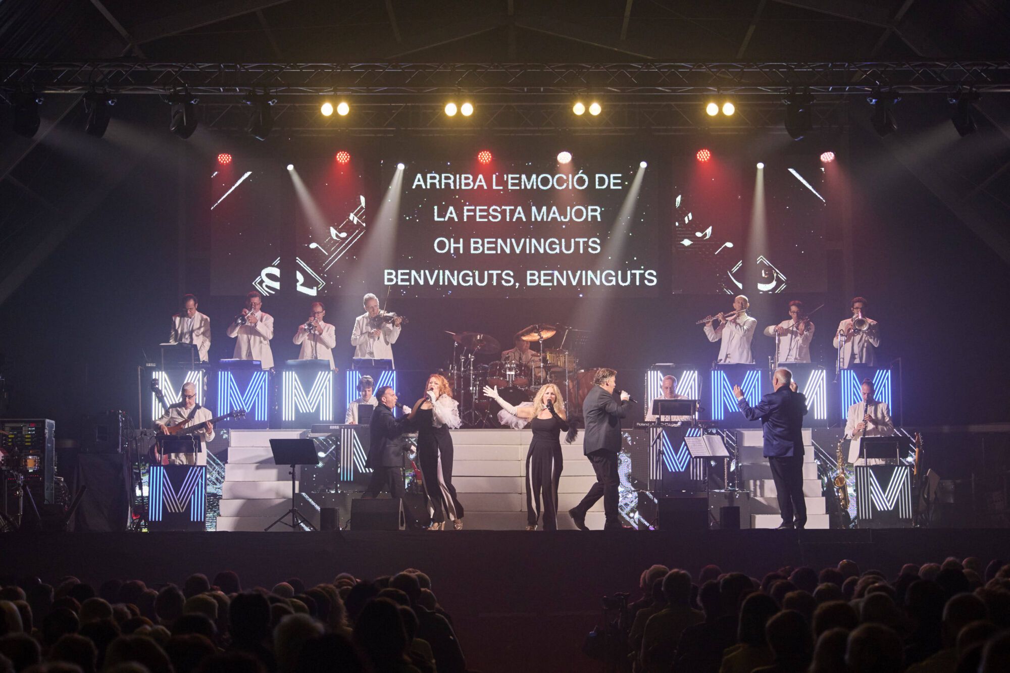 Ball amb  l'orquestra Malavella a l'embalat de la plaça Miquel de Palol