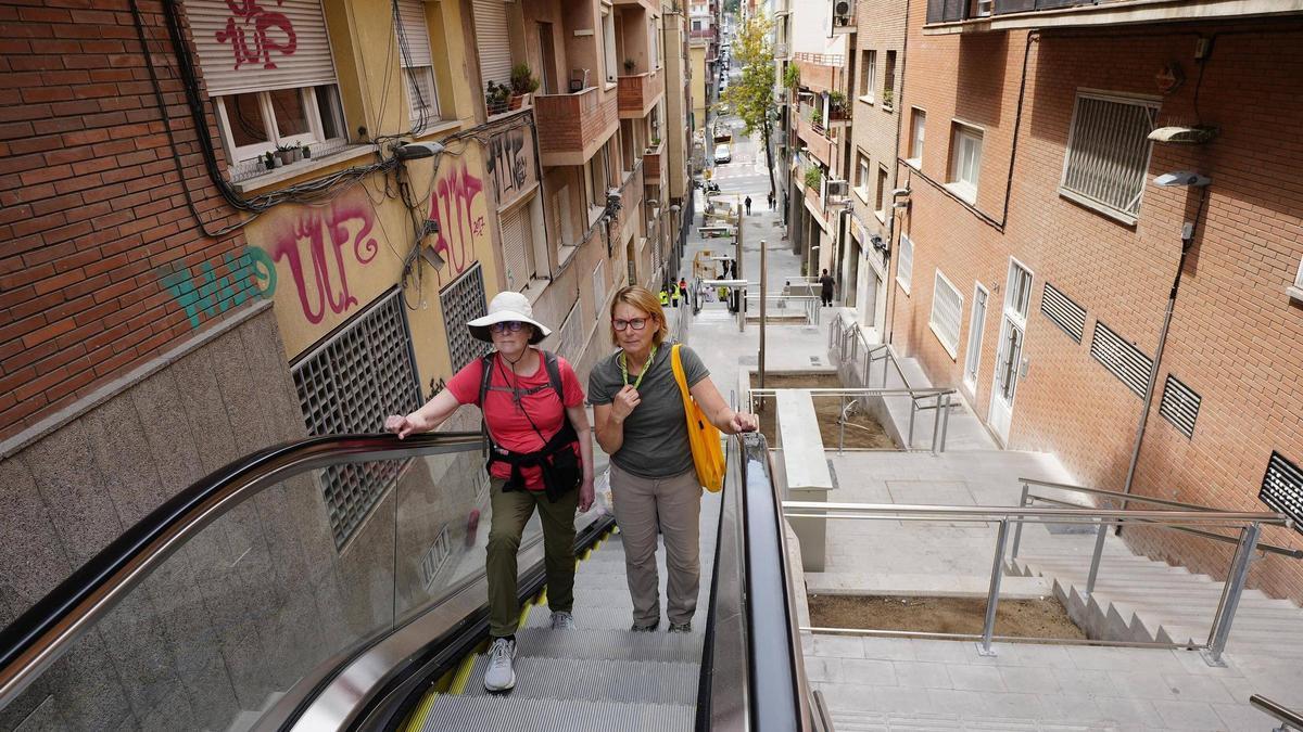 Las escaleras mecánicas de la Baixada de la Glòria, al estrenarse un tramo en mayo pasado.