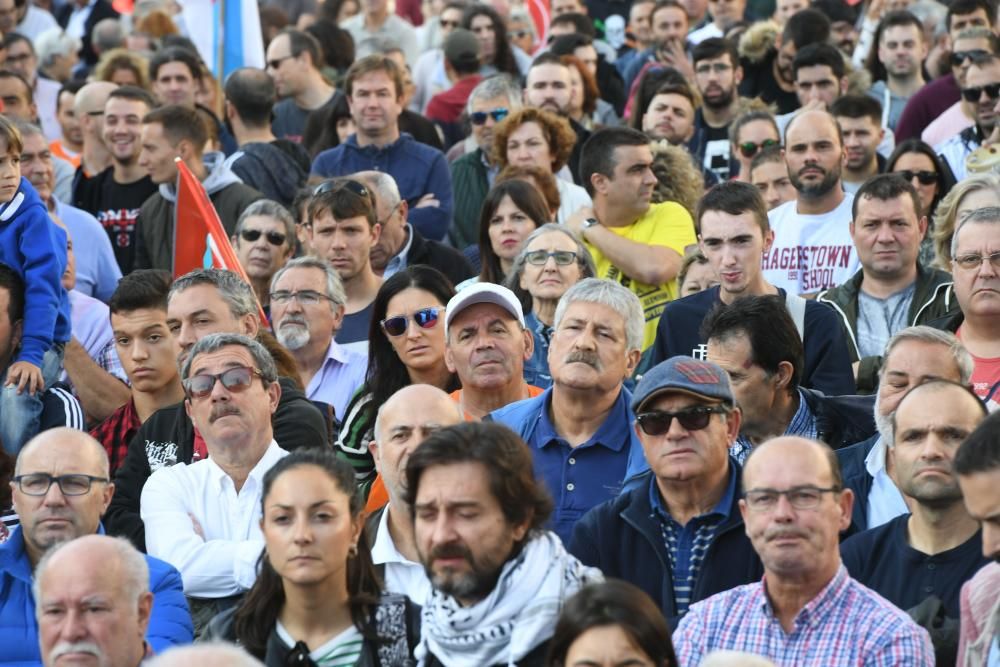 La concentración cuenta con una participación masiva - Entre los asistentes, trabajadores de la planta en Avilés y miembros de la Corporación.