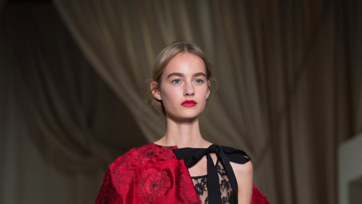 Nueva York Fashion Week: Óscar de la Renta, volantes en rojo