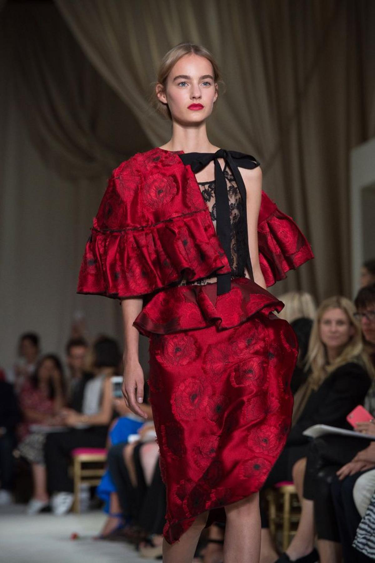 Nueva York Fashion Week: Óscar de la Renta, volantes en rojo