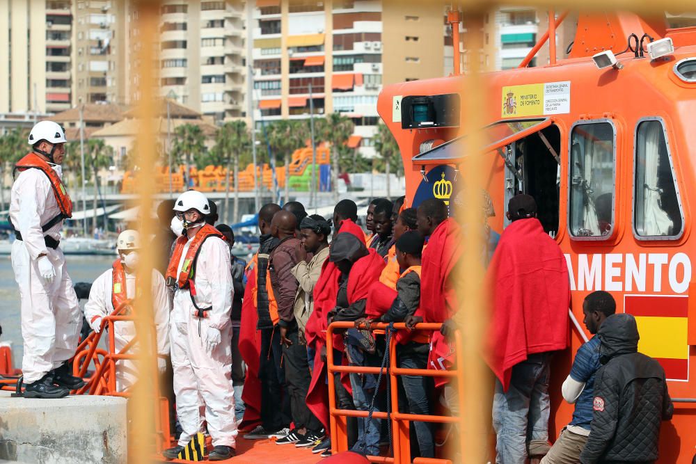 Una nueva embarcación, con 53 inmigrantes a bordo, es localizada y rescatada frente a la costa malagueña