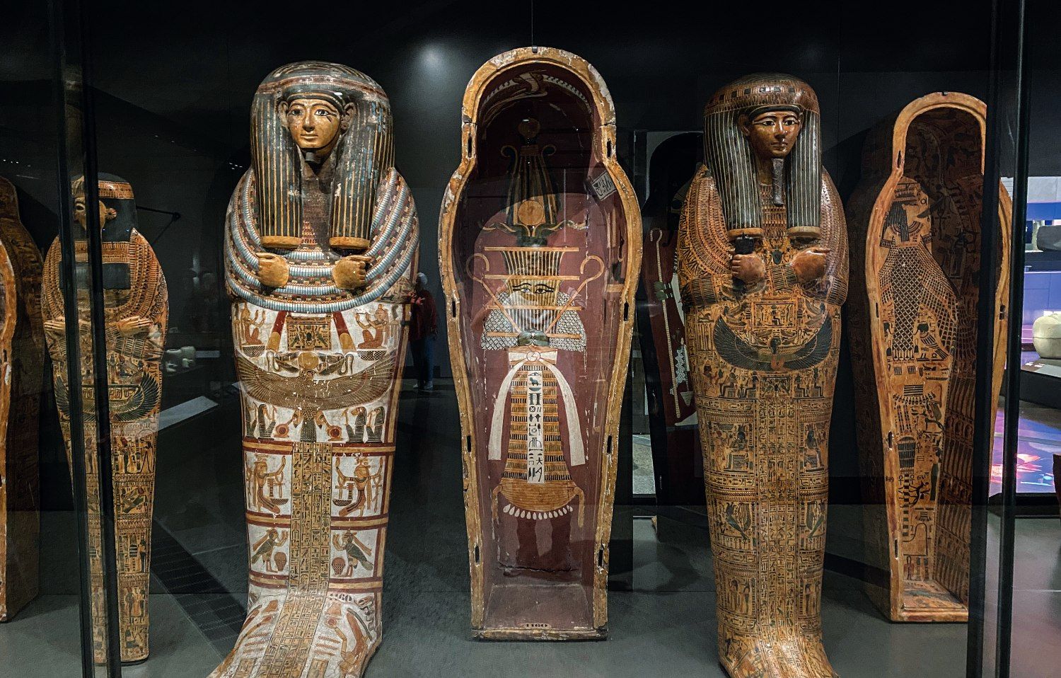 Sacrófagos en el Gran Museo Egipcio.