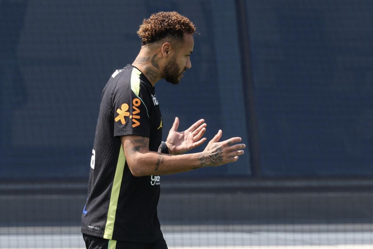 Neymar entrenó con sus compañeros